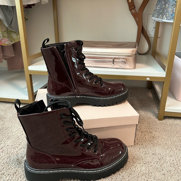 Burgundy boots - Picture 2 of 3
